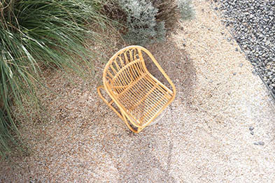 ハウススタジオ「スタジオフィールド」の2階から庭を俯瞰撮影した様子。